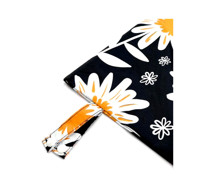 Easy stud closure for daisy foldable bag