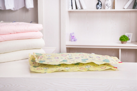 Vacuum storage bags