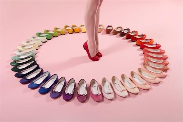 Circle of different coloured ballet shoes