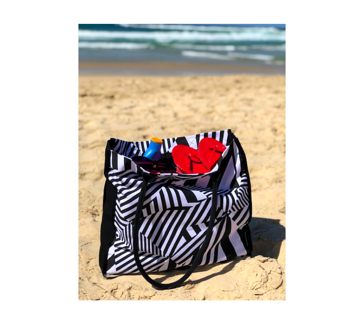 Beach bag in chevron pattern