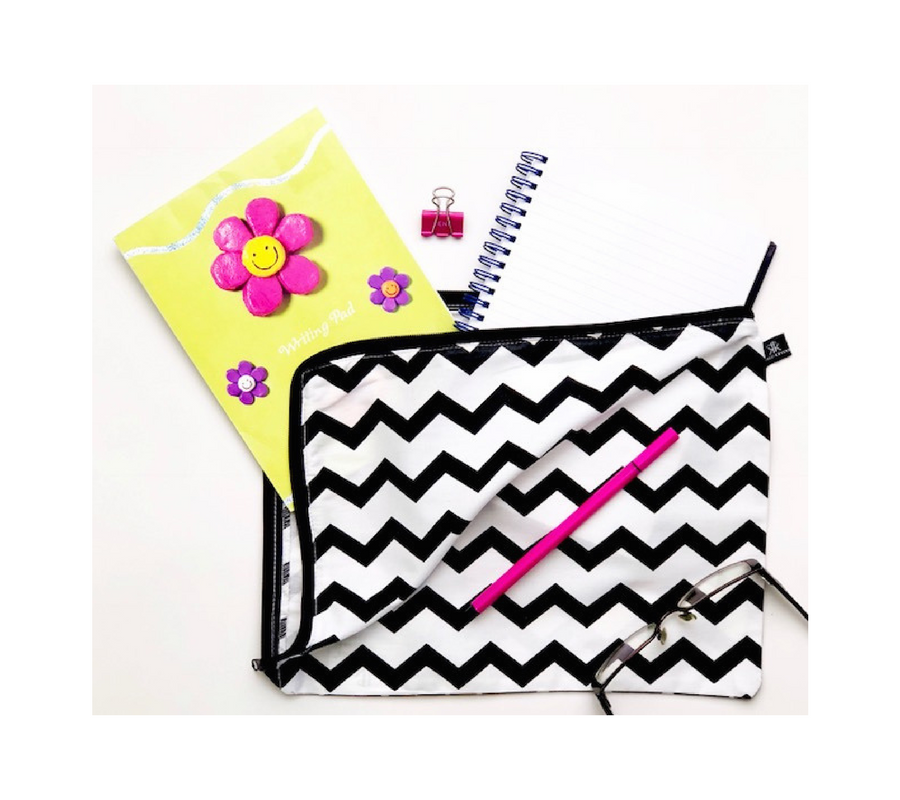 Bag for books, notepads and stationery in fun zigzag print