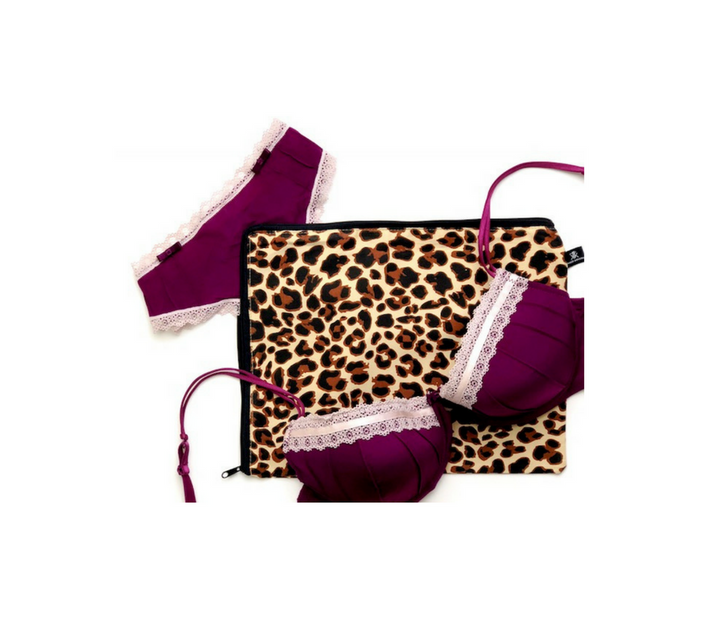 Lingerie travel bag in leopard print