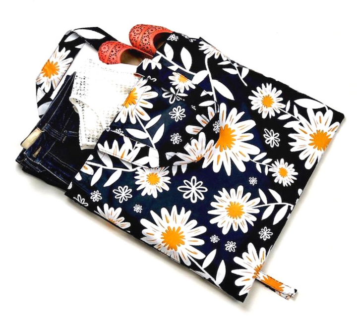 Daisy print foldable tote bag