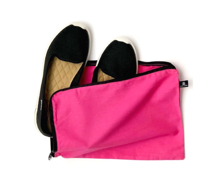 Casual sports shoes in pink cotton bag